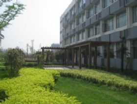 經(jīng)貿(mào)學(xué)院綠化工程